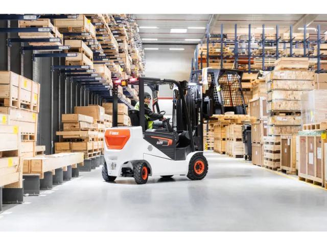 Bobcat B25NS elektromos targonca – ólomsavas akkumulátorral